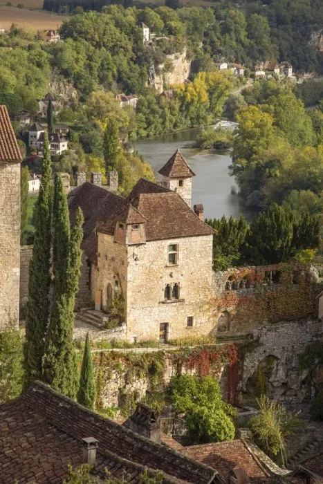 Framed Print : France, Occitanie, Lot, St Cirq Lapopie, medieval buildings in the village of Saint Cirq Framed Print : France, Occitanie, Lot, St Cirq Lapopie, medieval buildings in the village of Saint Cirq