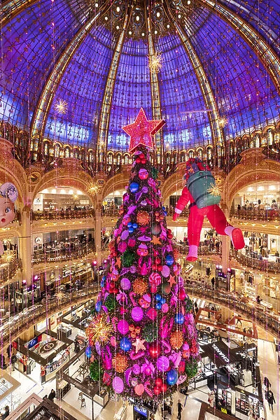 France, Paris, Galerie Lafayette at Christmas
