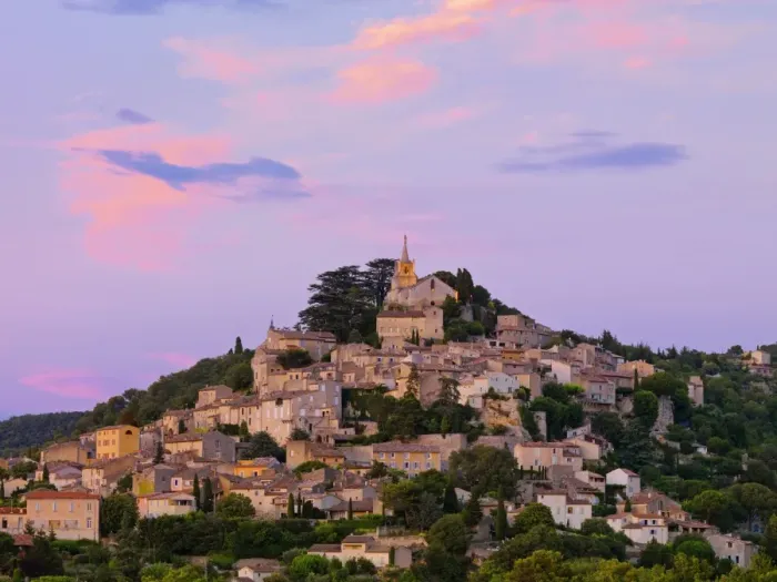 Framed Print : France, Provence, Bonnieux, Hilltop village at dusk Framed Print : France, Provence, Bonnieux, Hilltop village at dusk