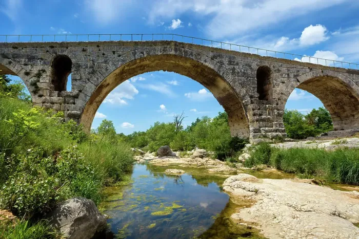 Framed Print : France, Provence, region Vaucluse, Pont Julien Roman bridge
