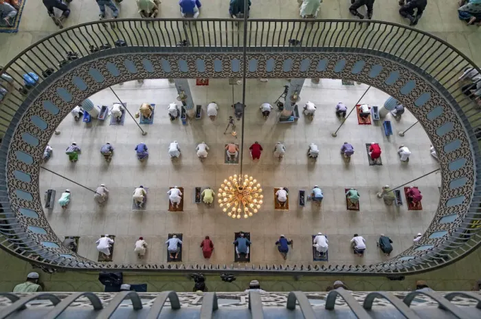 Framed Print : Friday prayer held with social distancing in Baitul Mukarram Mosque in Dhaka, Bangladesh Framed Print : Friday prayer held with social distancing in Baitul Mukarram Mosque in Dhaka, Bangladesh