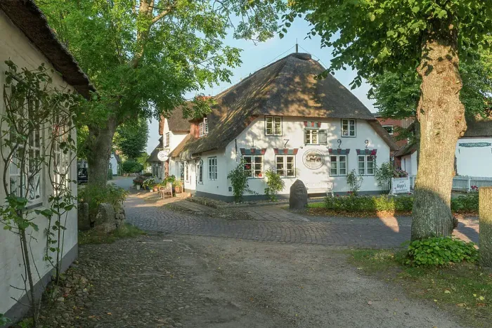 Framed Print : Friesian house in Nieblum on Foehr, Foehr Island, North Friesland, Schleswig-Holstein, Germany, Europe Framed Print : Friesian house in Nieblum on Foehr, Foehr Island, North Friesland, Schleswig-Holstein, Germany, Europe