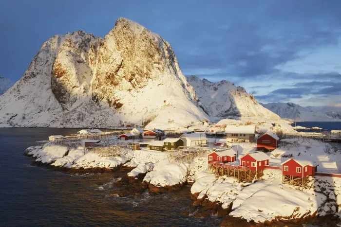 Framed Print : Frosty mountains and fishing huts on Hamnoya - Norway, Nordland, Lofoten, Moskenesoya Framed Print : Frosty mountains and fishing huts on Hamnoya - Norway, Nordland, Lofoten, Moskenesoya
