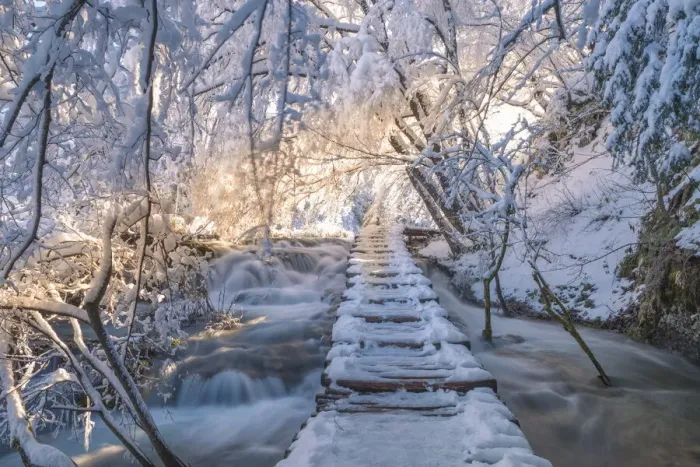 Framed Print : Frozen walkway of Plitvice Lakes National Park, Plitvicka Jezera, Lika and Senj County Framed Print : Frozen walkway of Plitvice Lakes National Park, Plitvicka Jezera, Lika and Senj County