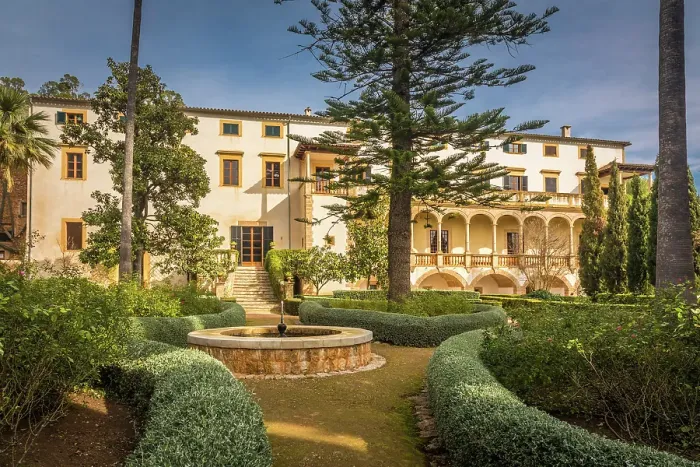 Framed Print : Garden and manor house of the Raixa estate, Bunyola, Mallorca, Balearic Islands, Spain
