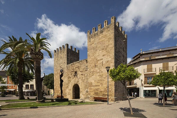 Gate of fortress wall, Alcudia, Palma de Mallorca, Mallorca, Balearic Islands, Spain