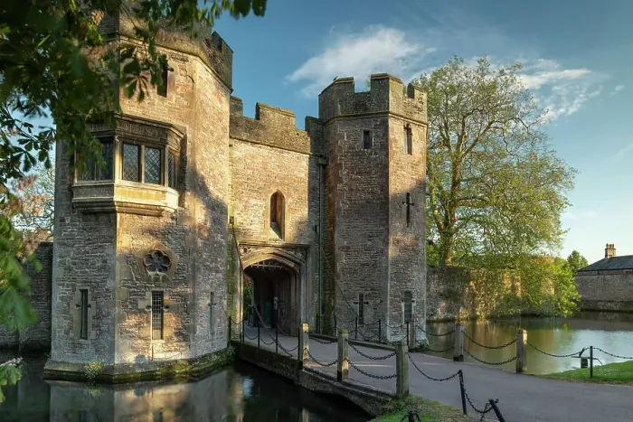 Framed Print : Gatehouse of the Bishop's Palace in Wells, Somerset, England. Spring (May) 2019 Framed Print : Gatehouse of the Bishop's Palace in Wells, Somerset, England. Spring (May) 2019