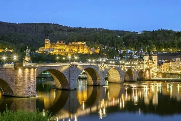 Germany, Baden-Wurttemberg, Heidelberg. Alte Brucke (old bridge) and Schloss Heidelberg