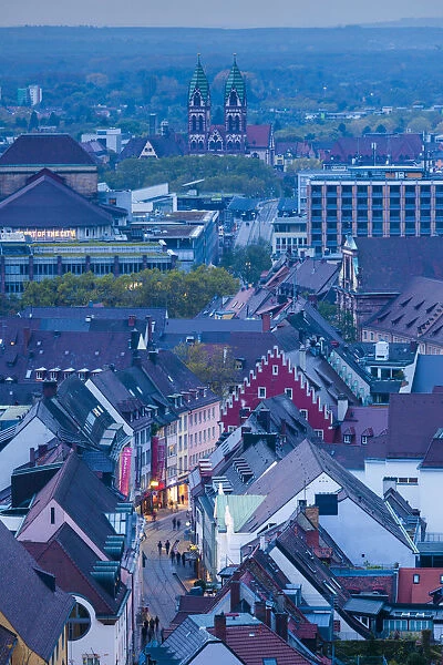 Germany, Baden-Wurttemburg, Black Forest, Freiburg-im-Breisgau, elevated city view