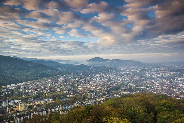 Germany, Baden-Wurttemburg, Black Forest, Freiburg-im-Breisgau, elevated city view