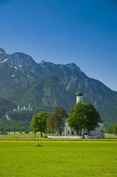 Germany, Bavaria (Bayern), Neuschwanstein Castle and Kolomanskirche
