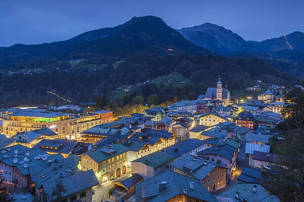 Germany, Bavaria, Berchtesgaden, elevated town view, dusk