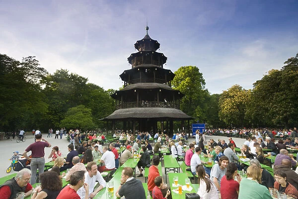 Germany, Bayern  /  Bavaria, Munich, Englisher Garten, Chinesischer Turm Beer Garden