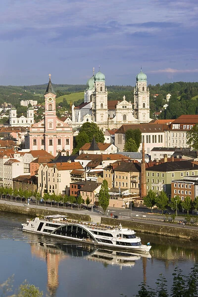 Germany, Bayern  /  Bavaria, Passau, Cruise ship on Danube River