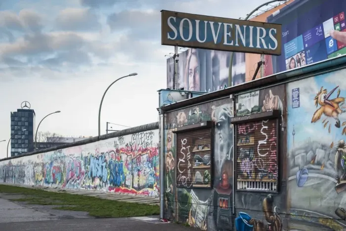 Framed Print : Germany, Berlin, Friendrichshain, East Side Gallery, murals on the Berlin Wall, souvenirs Framed Print : Germany, Berlin, Friendrichshain, East Side Gallery, murals on the Berlin Wall, souvenirs