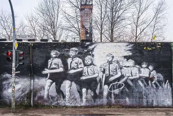 Germany, Berlin, Friendrichshain, East Side Gallery, murals on the Berlin Wall, painting