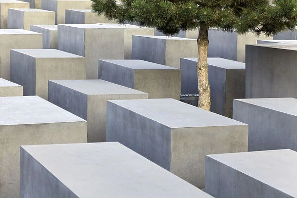 Germany, Berlin, Mitte, Holocaust Memorial (Denkmal fur die ermordeten Juden Europas)