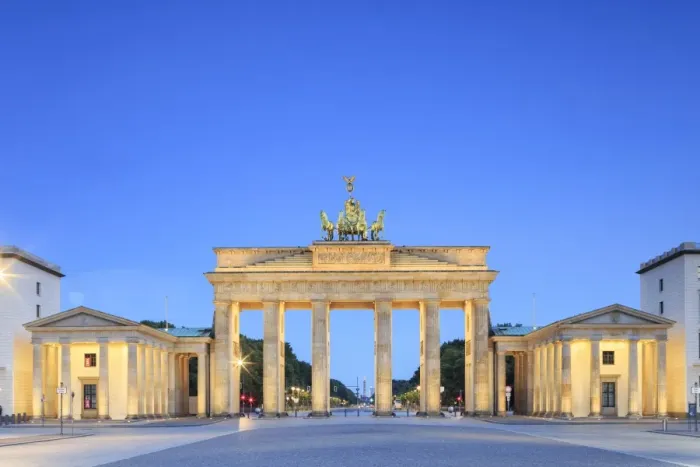 Framed Print : Germany, Deutschland. Berlin. Berlin Mitte. Brandenburg Gate, Brandenburger Tor Framed Print : Germany, Deutschland. Berlin. Berlin Mitte. Brandenburg Gate, Brandenburger Tor
