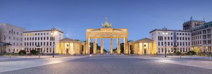 Framed Print : Germany, Deutschland. Berlin. Berlin Mitte. Brandenburg Gate, Brandenburger Tor Framed Print : Germany, Deutschland. Berlin. Berlin Mitte. Brandenburg Gate, Brandenburger Tor
