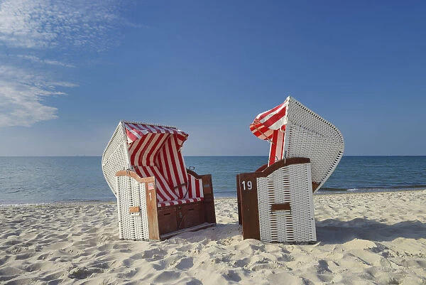 Germany, Mecklenburg-Western Pomerania, Baltic Sea, Darss, two beach chair at beach