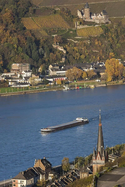 Germany, Rheinland-Pfalz, Bacharach, elevated view with Burg Stahleck Castle, autumn