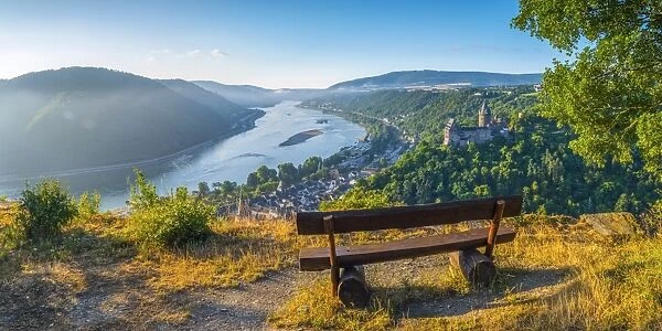 Germany, Rhineland Palatinate, Bacharach and Burg Stahleck (Stahleck Castle), River Rhine