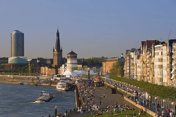 Germany, Rhineland-Westphalia, Dusseldorf, Riverfront, Rhein River