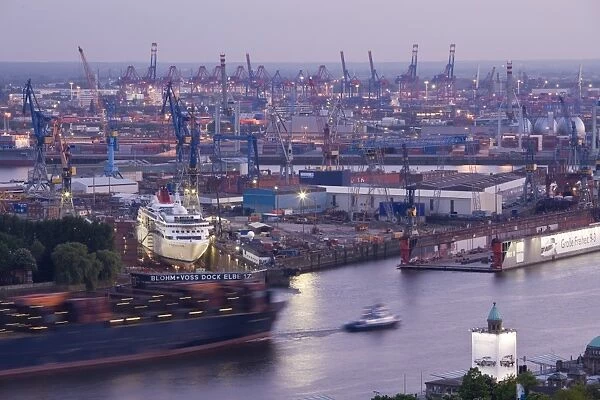 Germany, State of Hamburg, Hamburg, Elbe River and shipyard