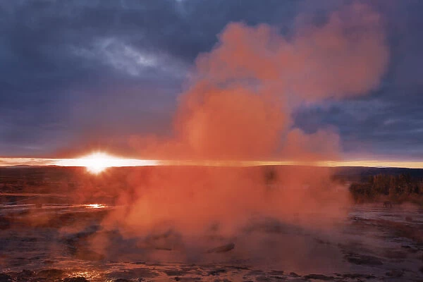 Geyser Strokkur erupting - Iceland, Southern Region, Haukadalur, Strokkur