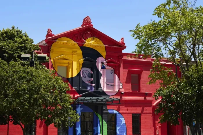Framed Print : A giant wall art painting over the main facade of the Recoleta Cultural Centre Framed Print : A giant wall art painting over the main facade of the Recoleta Cultural Centre