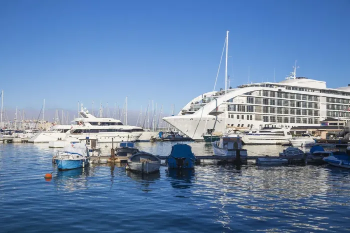 Framed Print : Gibraltar, Ocean Village, Marina bay, Sunborn super-yacht 5 star hotel Framed Print : Gibraltar, Ocean Village, Marina bay, Sunborn super-yacht 5 star hotel