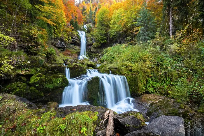 Framed Print : Giessbach waterfall in autumn. Iseltwald, Lake Brienz, Bernese Oberland, Switzerland Framed Print : Giessbach waterfall in autumn. Iseltwald, Lake Brienz, Bernese Oberland, Switzerland