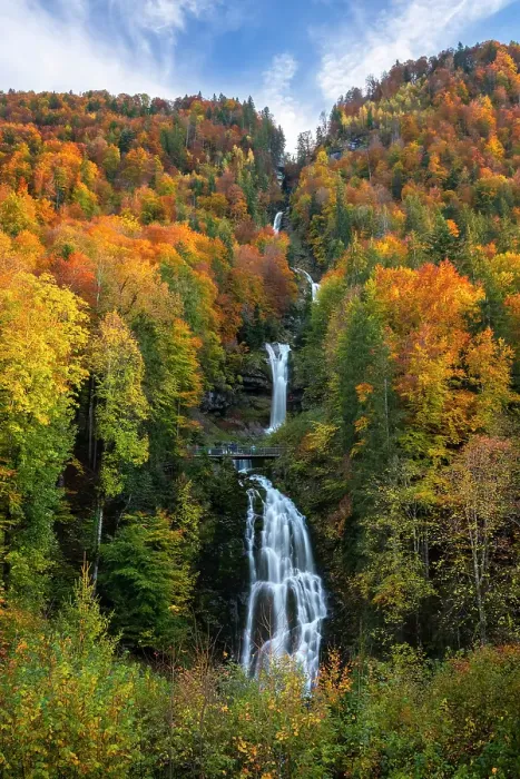 Framed Print : Giessbach waterfall in autumn. Iseltwald, Lake Brienz, Bernese Oberland, Switzerland Framed Print : Giessbach waterfall in autumn. Iseltwald, Lake Brienz, Bernese Oberland, Switzerland