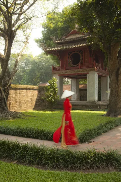 Framed Print : Girl wearing Ao Dai dress, Temple of Literature, Hanoi, Vietnam (MR) Framed Print : Girl wearing Ao Dai dress, Temple of Literature, Hanoi, Vietnam (MR)