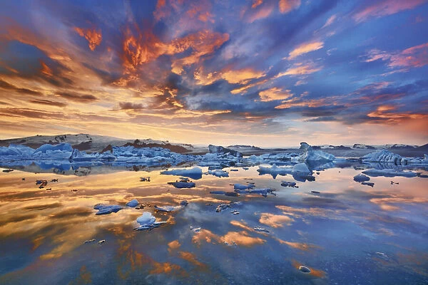 Glacier lagoon Joekulsarlon with drift ice and Vatnajoekull - Iceland, Eastern Region