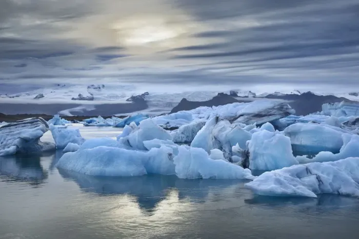 Framed Print : Glacier lagoon Joekulsarlon with drift ice and Vatnajoekull - Iceland, Eastern Region Framed Print : Glacier lagoon Joekulsarlon with drift ice and Vatnajoekull - Iceland, Eastern Region