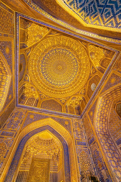 Gold gild in the interior mosque dome of Tilla Kari, Tilya Kori, madrasah