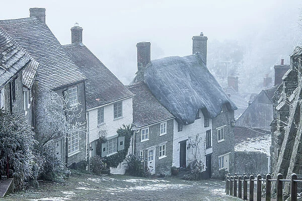 Gold Hill in winter, Shaftesbury, Dorset, England, UK