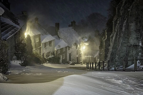 Gold Hill in winter, Shaftesbury, Dorset, England, UK