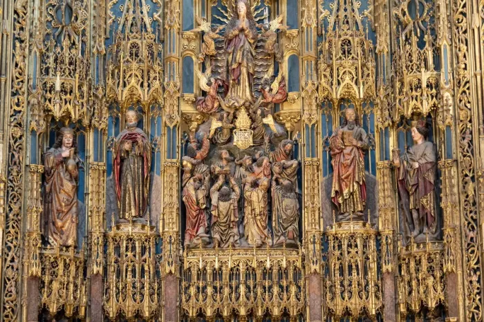 Framed Print : Detail of the golden altarpiece of the Old Cathedral (Sao Velha) of Coimbra
