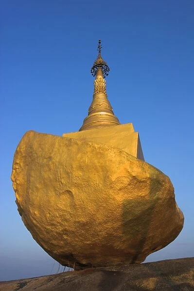 Golden Rock, Kyaiktiyo Pagoda, Kyaiktiyo, Mon State, Myanmar (Burma)