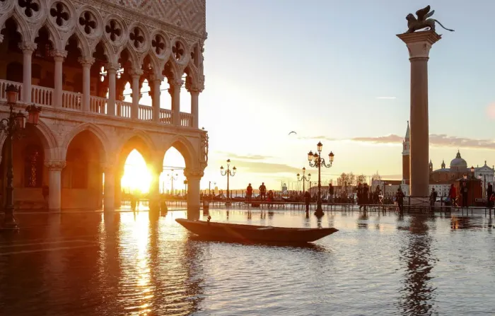 Framed Print : Gondola during High Water (Acqua alta) in St Marks square, Piazzetta, Venice, Veneto Framed Print : Gondola during High Water (Acqua alta) in St Marks square, Piazzetta, Venice, Veneto