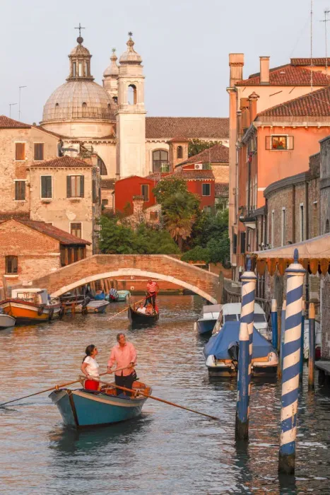 Framed Print : Gondola on the Rio Ognissanti, Chiesa di Santa Maria del Rosario, Venecia, Veneto, Italy Framed Print : Gondola on the Rio Ognissanti, Chiesa di Santa Maria del Rosario, Venecia, Veneto, Italy