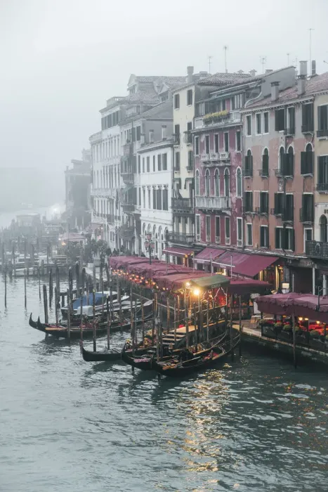 Framed Print : Gondolas near Rialto bridge during a cloudy day. Venice, Veneto, Italy Framed Print : Gondolas near Rialto bridge during a cloudy day. Venice, Veneto, Italy
