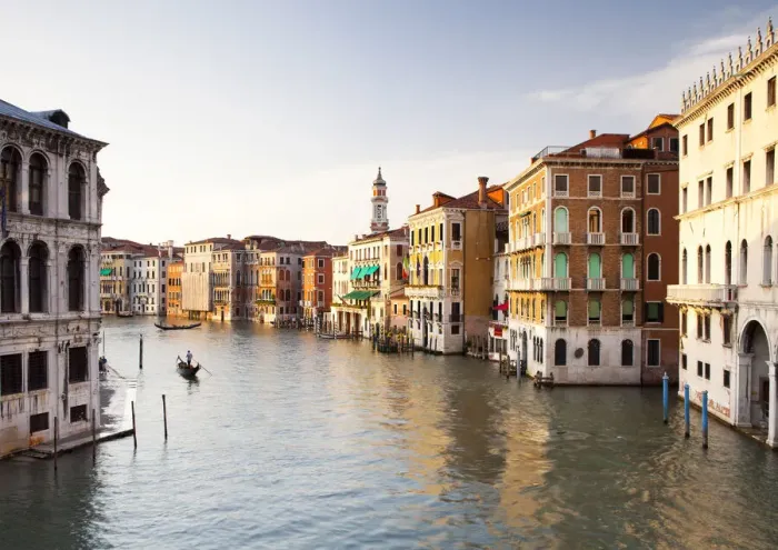 Framed Print : Gondolier on the Grande Canal, Venice, Italy Framed Print : Gondolier on the Grande Canal, Venice, Italy