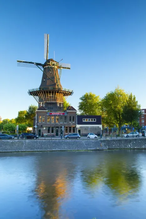 Framed Print : De Gooyer windmil, Amsterdam, Noord Holland, Netherlands Framed Print : De Gooyer windmil, Amsterdam, Noord Holland, Netherlands