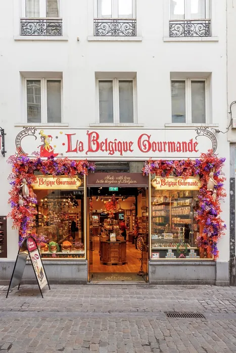 Framed Print : Gourmet chocolate and confectionery shop, Brussels, Belgium Framed Print : Gourmet chocolate and confectionery shop, Brussels, Belgium