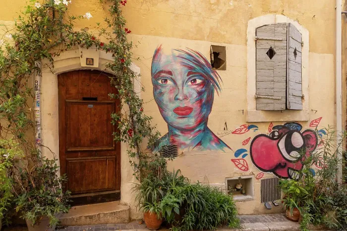 Framed Print : Graffiti on a wall in the Panier, Marseille, Bouches-du-Rhone, France Framed Print : Graffiti on a wall in the Panier, Marseille, Bouches-du-Rhone, France