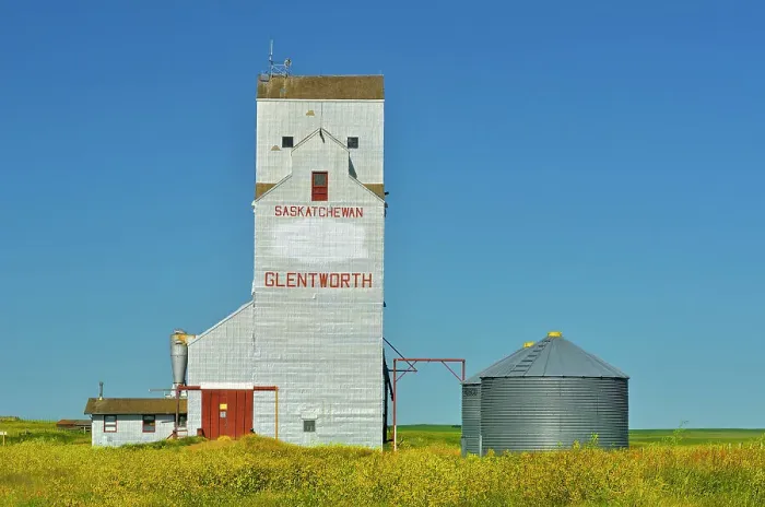Framed Print : Grain elevator Glentworth Saskatchewan, Canada Framed Print : Grain elevator Glentworth Saskatchewan, Canada