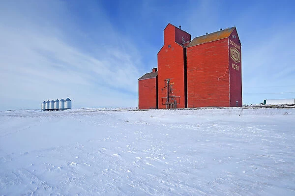 Grain elevator and grain bins Viceroy Saskatchewan, Canada